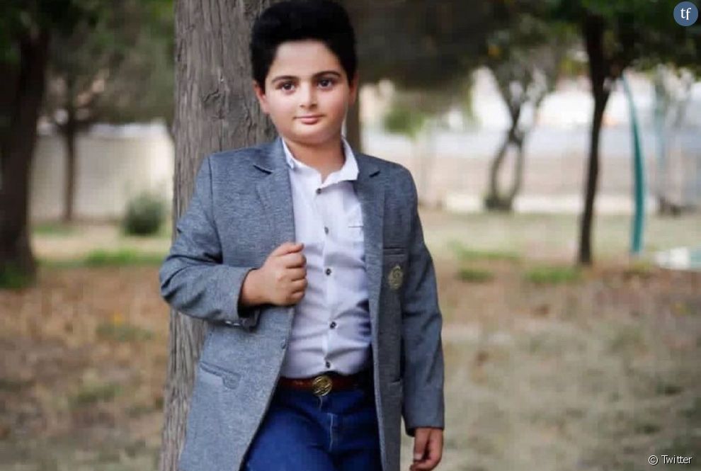  Il s&#039;appelait Kian Pirfalak. Il n&#039;avait que 10 ans. Il a été tué par balles le 16 octobre dernier à Izeh, au sud de l&#039;Iran, alors qu&#039;il revenait de l&#039;école en voiture avec son père. 