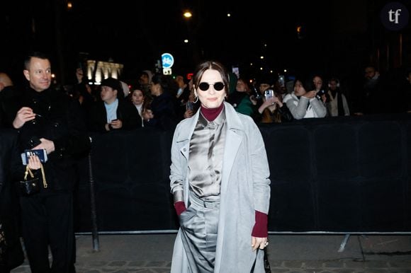 Juliette Binoche - People au défilé Armani Privé Collection Haute Couture Printemps/Eté 2023" lors de la Fashion Week de Paris (PFW) à la Garde Républicaine le 24 janvier 2023. © Christophe Clovis / Veeren / Bestimage