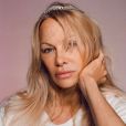 Pamela Anderson pose sans maquillage pour le magazine WWD
