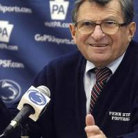 Une légende du football universitaire américain accusée de pédophilie