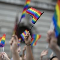 SOS Homophobie appelle à manifester en soutien aux mères lesbiennes d'Italie, menacées et discriminées, et à leurs enfants