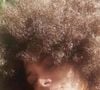 "Angela Davis !" : Halle Berry célèbre ses cheveux afro sur Instagram, et c'est absolument éblouissant