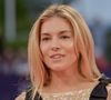 Sienna Miller assiste à la première du film "American Woman" lors du 45e Festival du film américain de Deauville, en France, le 11 septembre 2019.