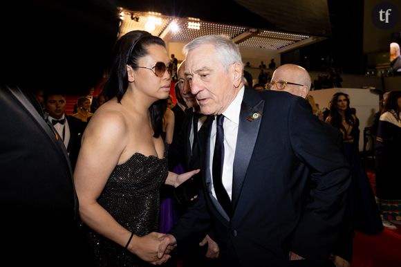 Plus précisément, Graham Chase Robinson relate une relation professionnelle toxique.  
Robert de Niro et sa compagne Tiffany Chen - Descente des marches du film " Killers of the flower moon " lors du 76ème Festival International du Film de Cannes, au Palais des Festivals à Cannes. Le 20 mai 2023 © Jacovides-Moreau / Bestimage 