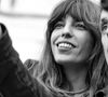 On a pas forcément l'habitude voir la maternité évoquée avec une telle impertinence, douce et bienveillante naturellement. Lou Doillon pourtant aime à conserver un certain esprit rock, surtout quand elle parle de l'un de ses tafs : être maman, tout simplement. Pas toujours simple quand on enchaîne disques et concerts.
Lou Doillon présente le film Boxes réalisé par sa mère Jane Birkin lors du festival Lumière 2023 à Lyon le 22 octobre 2023. © Sandrine Thesillat / Panoramic / Bestimage