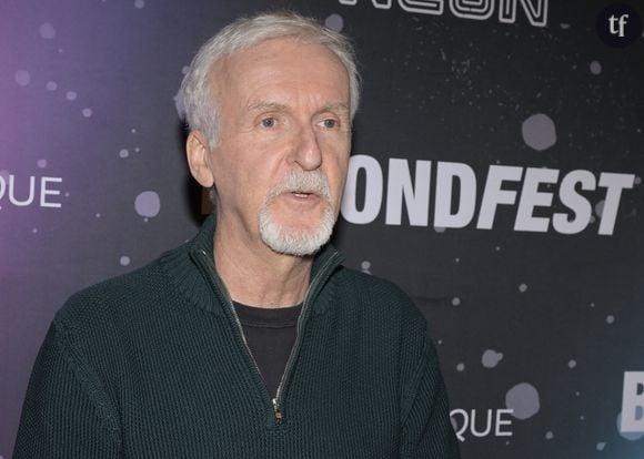 Bien sûr, cela n'est pas exempt de stéréotypes - pourquoi les hommes à l'unisson ne sont-ils pas les figures du soin et de la compassion ? Mais c'est peut être cela également qu'aimerait bousculer James Cameron. Après tout, le futur de l'humanité est un dessein collectif. Une lutte écolo, et... Féministe. 
September 27, 2023, Westwood, California, USA: James Cameron attends Beyond Fest ''The Abyss: Special Editon'' Screening - Thursday. ( © Billy Bennight/Zuma Press/Bestimage)