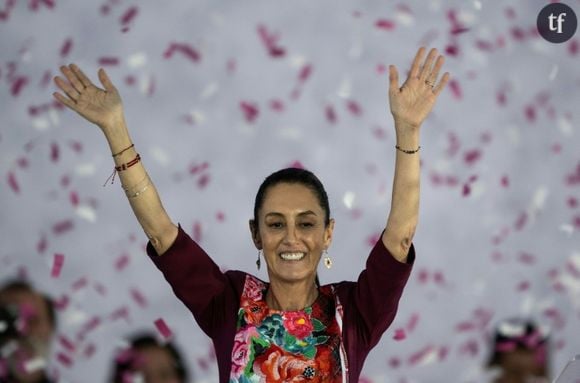 Scientifique et militante, Claudia Sheinbaum sera-t-elle la première femme présidente du Mexique ?
La candidate de la gauche au pouvoir au Mexique, Claudia Sheinbaum, salue ses partisans lors du lancement de sa campagne le 1er mars 2024 à Mexico