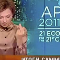 La journaliste russe virée pour son doigt d'honneur à Obama