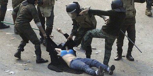 Egypte : Les images de la femme battue place Tahrir inquiètent l'ONU Femmes