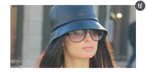 Paris Hilton change de couleur de cheveux et devient brune