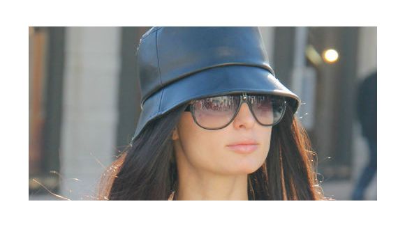 Paris Hilton change de couleur de cheveux et devient brune