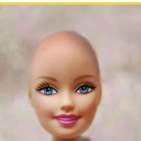 Mattel : bientôt une Barbie chauve ?