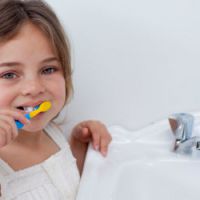 Prudence avec les dentifrices pour enfants