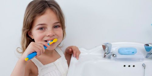 Prudence avec les dentifrices pour enfants