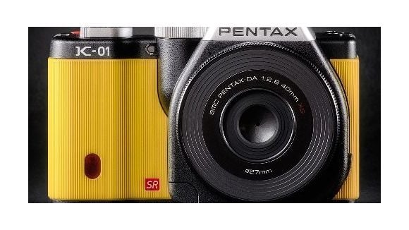 Pentax K-01 : reflex et compact, un hybride design