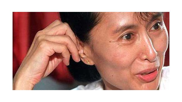 Birmanie : des milliers de personnes acclament Aung San Suu Kyi