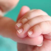 Comment prendre soin des ongles de bébé ?