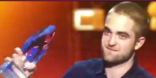 Robert Pattinson devient Golden Boy dans Cosmopolis – Vidéo streaming