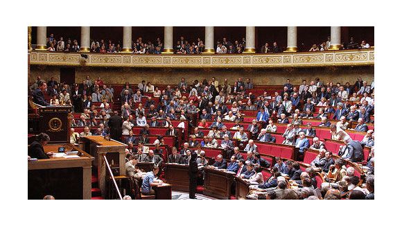 L’Assemblée nationale veut abaisser l’âge d’éligibilité des députés à 18 ans