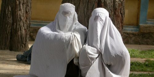 Afghanistan : des extrémistes empoisonnent une centaine de collégiennes