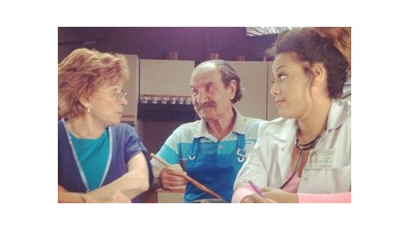 Scènes de ménages invite Amel Bent ! 