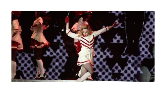 Madonna : Hitler et Marine le Pen invités de son concert - Vidéo