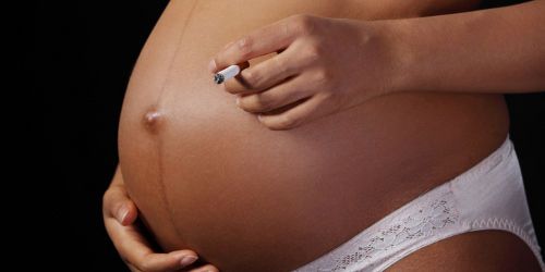 Tabac : les enfants de mères fumeuses souffriraient d'asthme à l'adolescence