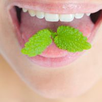 Solutions et astuces pour lutter contre la mauvaise haleine