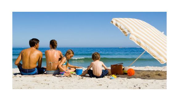 Soleil : les parents protègent mieux la peau de leurs enfants que la leur