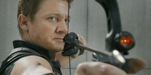 Jeremy Renner dans le costume de Julian Assange ?