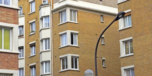 Logements sociaux : Ayrault veut relever le seuil à 25%