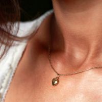 Vol à l'arrachée de bijoux en or : une campagne de prévention à Paris