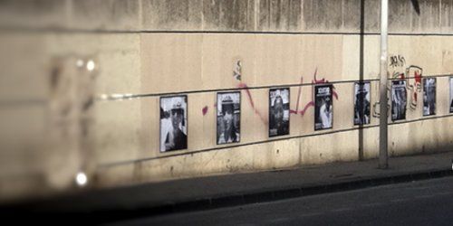 Emploi : des murs de CV dans une rue de Marseille