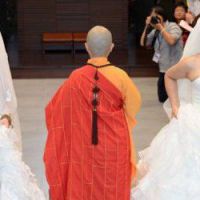 Un mariage homosexuel célébré à Taïwan (vidéo)