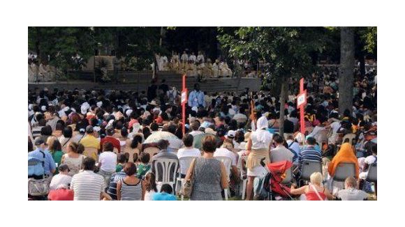 Mariage gay : la prière de l'Eglise pour la famille provoque la discorde