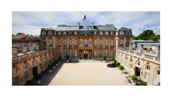 Plans de l'Élysée : pas de trace du voleur de clé USB