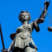 Justice : les femmes seraient condamnées à des peines plus légères