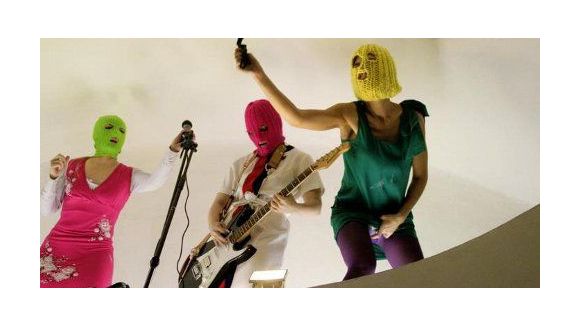 Pussy Riot : deux membres recherchées par la police fuient la Russie