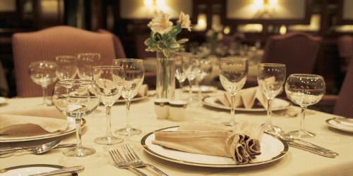 Au restaurant, la lumière et la musique influencent notre façon de manger