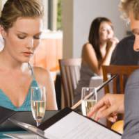 Restaurant : pour séduire, lâchez votre smartphone !