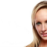 Qui est Anne Denis qui remplace Jeny Priez dans Hollywood Girls le Mag ?