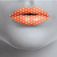 Sticker liner, nail patch, lips sticker : faut-il passer au maquillage autocollant?