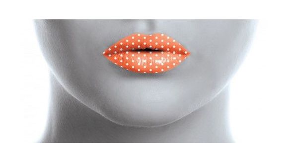 Sticker liner, nail patch, lips sticker : faut-il passer au maquillage autocollant?