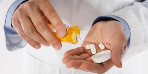 Guide des 4000 médicaments utiles, inutiles ou dangereux : succès en librairies