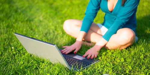 Les photos des ados interceptées par des sites pornos