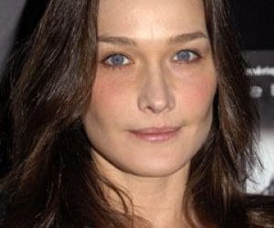 Carla Bruni reprend « Douce France »… futur tube de campagne présidentielles ?