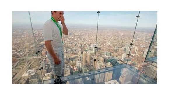 Zac Vawter : en haut d’un gratte-ciel grâce à sa prothèse bionique - Vidéo