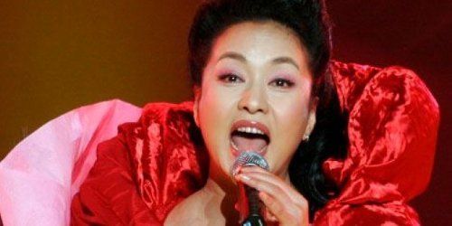 Chine : Peng Liyuan, Première dame, chanteuse et général de l'Armée populaire