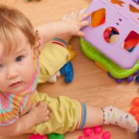 Garde d'enfants : la galère des parents s'amplifie chaque année