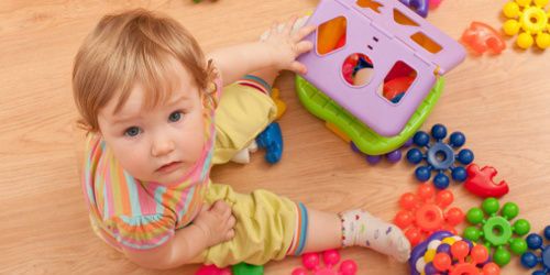 Garde d'enfants : la galère des parents s'amplifie chaque année